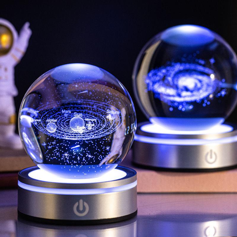 Lightgrace Crystal Ball Lamp 2 - Astronaut