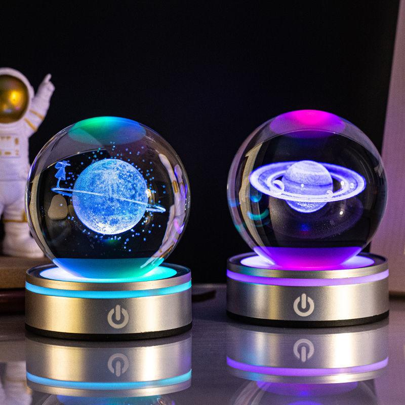 Lightgrace Crystal Ball Lamp 2 - Astronaut