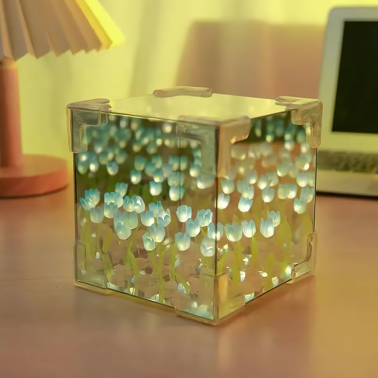 Cube Tulip Mirror Lamp