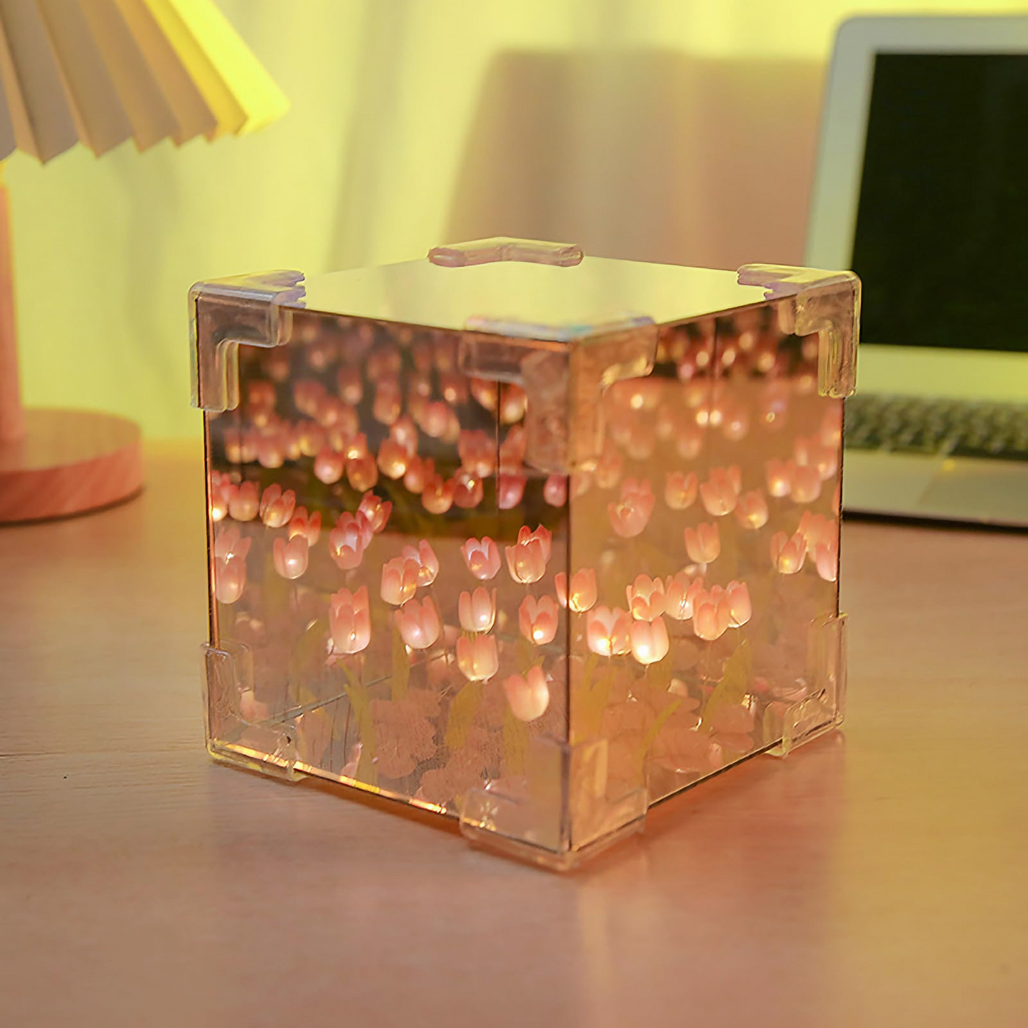 Cube Tulip Mirror Lamp